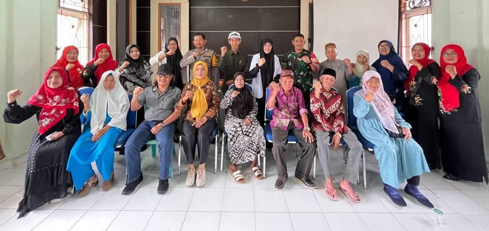 Peserta sekolah lansia sekapur sirih.